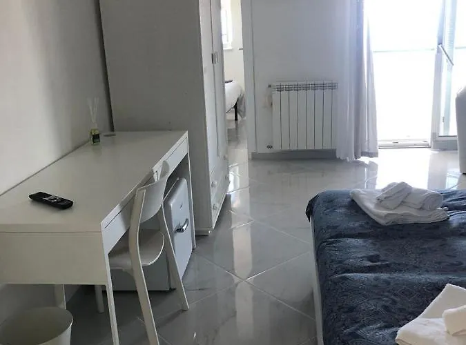 Alojamento de Acomodação e Pequeno-almoço Ludo A Tropea Zambrone